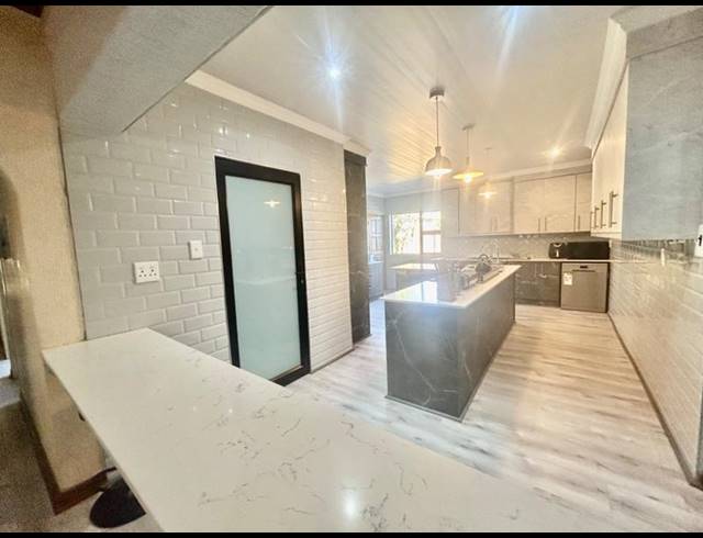 4 BEDROOM HOUSE FOR SALE IN FLORA GARDENS
